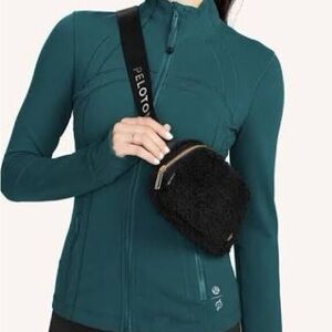 Peloton Lululemon fleece sold out Black Fuzzy Crossbody belt Bag nwt